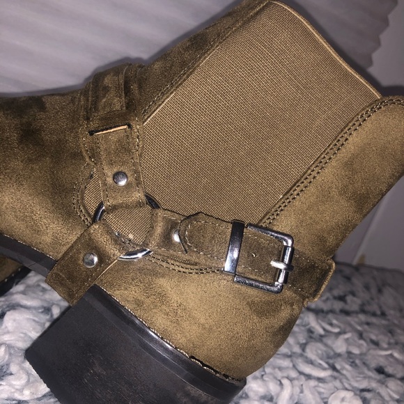 •BOOTIES• - Picture 3 of 3